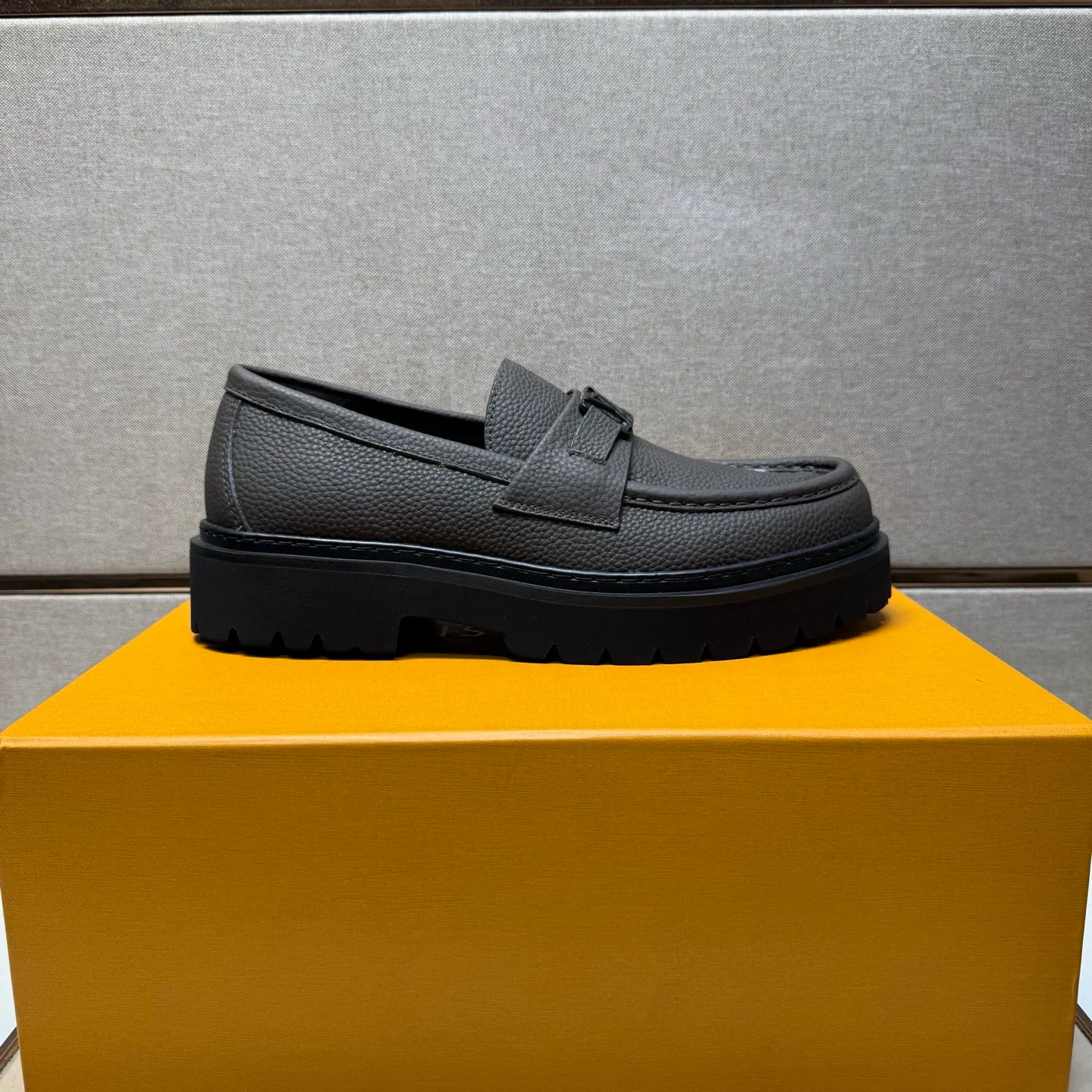 Men's men's shoes 💰pp620【Lv～】Men's casual leather shoes 2025z cabinet sales simultaneously 🔶Size: 39-44 #️⃣ 🔷3 colors🔜The upper is made of cowhide stitching ➕Cowhide lining, comfortable and breathable, sole: original comfortable and wear-resistant outsole, ⚠️real thing📱photographed🎬real thing is better📢📢📢